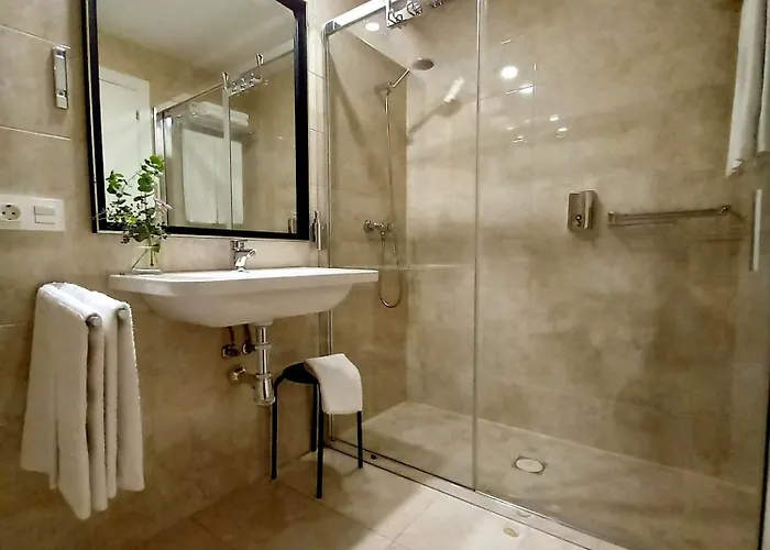 Littore Tormes Con Parking, Aa Y Piscina Apartman *